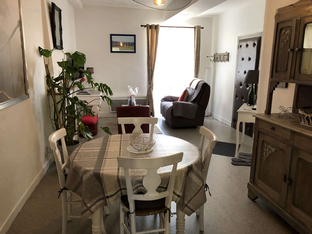 A vendre - soquet immobilier - ensemble de 2 maisons mitoyennes  gite+ local commercial  - plancoet centre - photo 4
