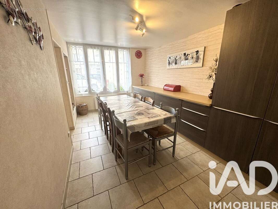 Maison 195 m² à Loudun  - photo 6