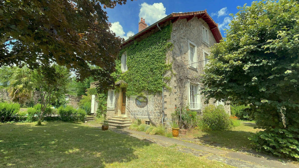 Maison à LES OLLIERES-SUR-EYRIEUX