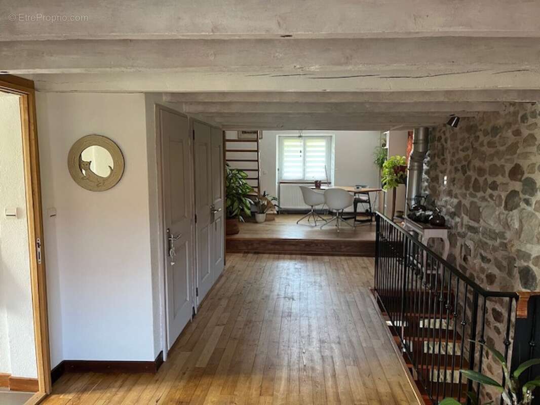 Maison à MINZIER