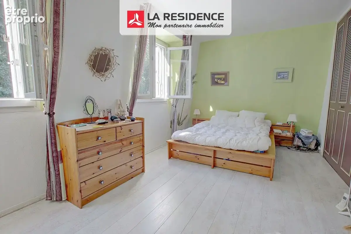 Maison 5 pièces 108 m² à vendre à Le Mesnil-Saint-Denis (78320) - photo 5