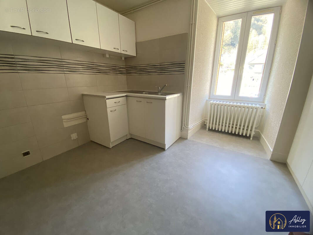 Immeuble à vendre BORT LES ORGUES - Appartement à BORT-LES-ORGUES