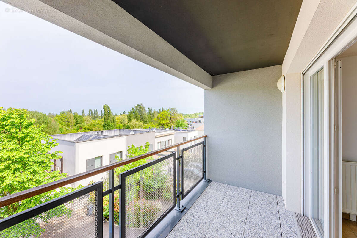 Appartement à SARTROUVILLE