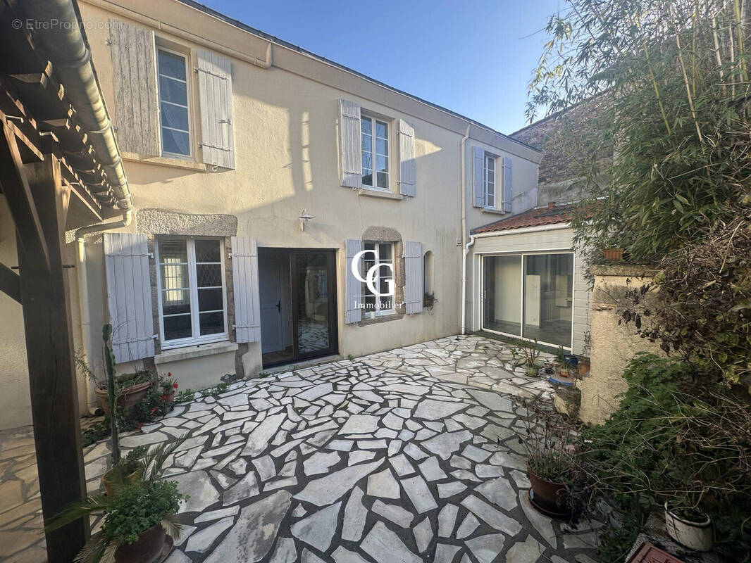 Maison à VIEILLEVIGNE