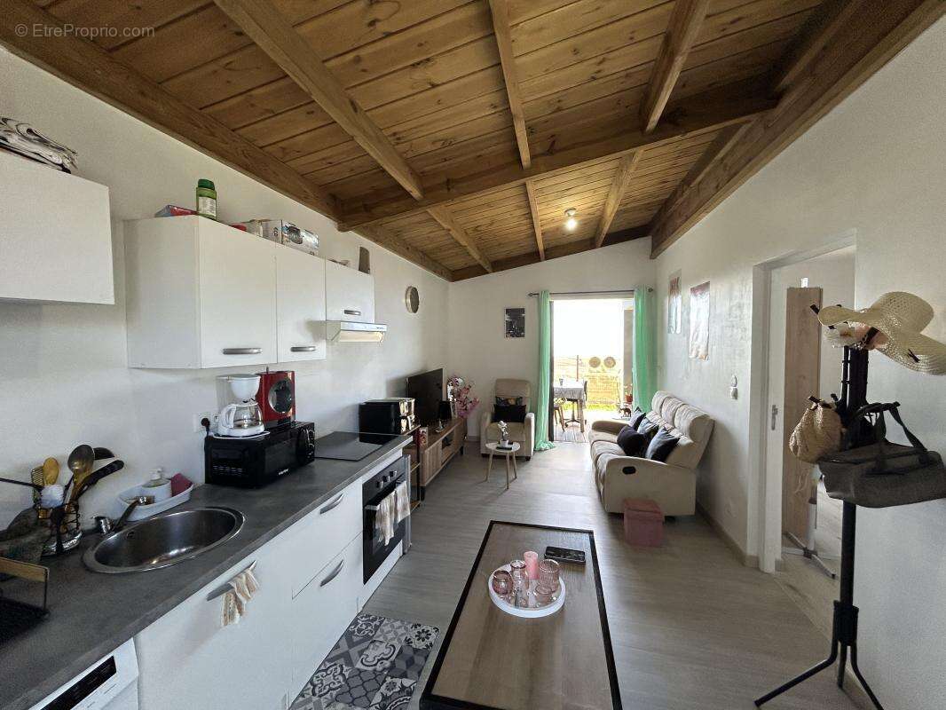 Appartement à LES AVIRONS