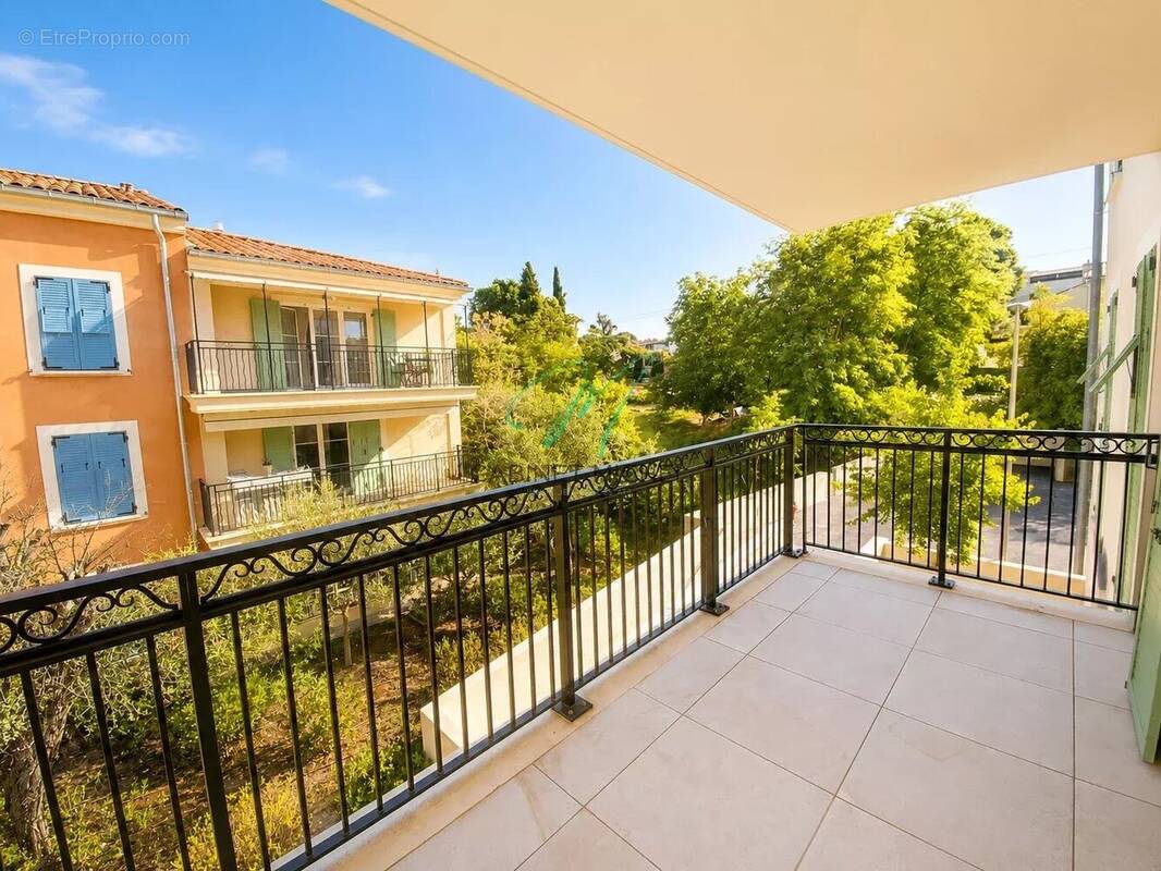 Appartement à ROQUEFORT-LES-PINS