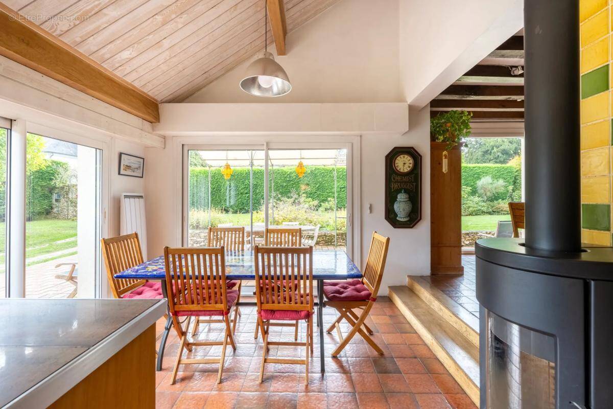 Maison à LA CELLE-LES-BORDES