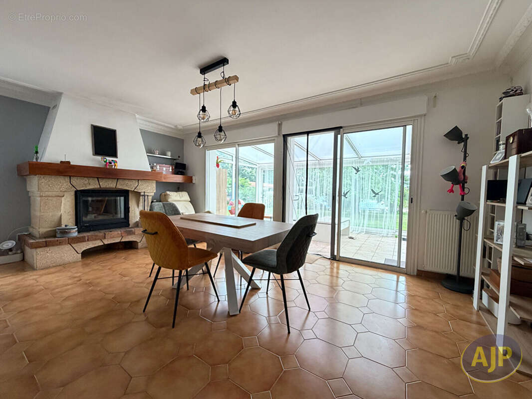Maison à FLEAC-SUR-SEUGNE