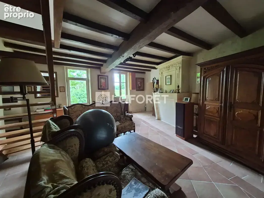 Maison en pierre avec garage, dépendances et vaste terrain au calme - photo 4