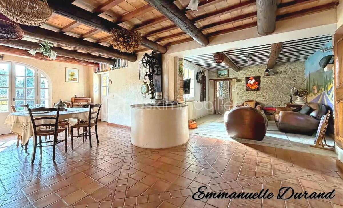 Maison à VALREAS