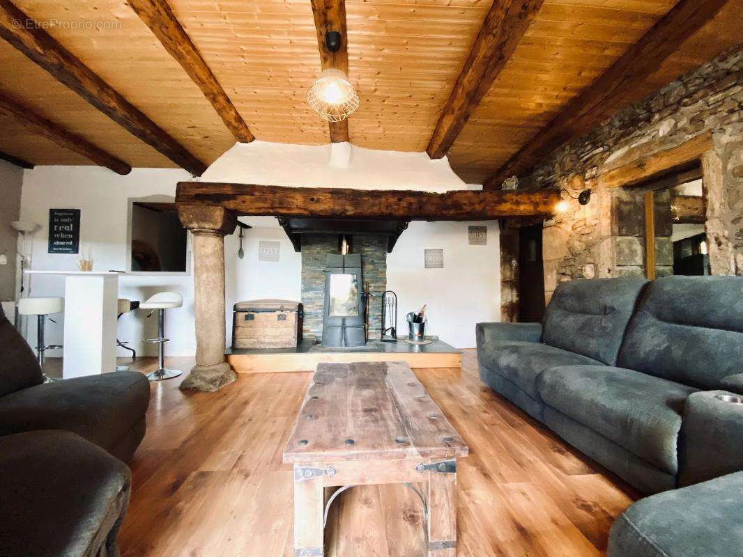 Maison à SAINT-BEAUZELY