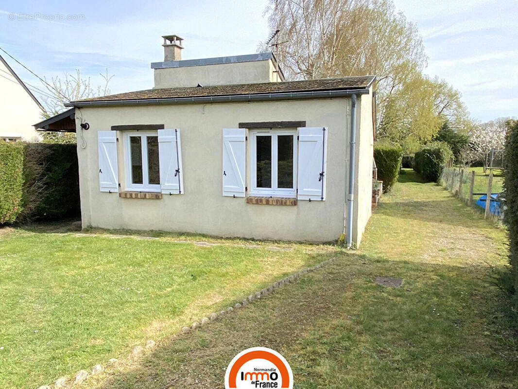 Maison à SAINT-JULIEN-DE-LA-LIEGUE