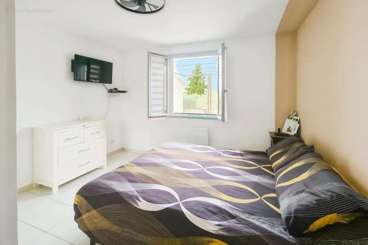 Maison à LA BASTIDE-DES-JOURDANS