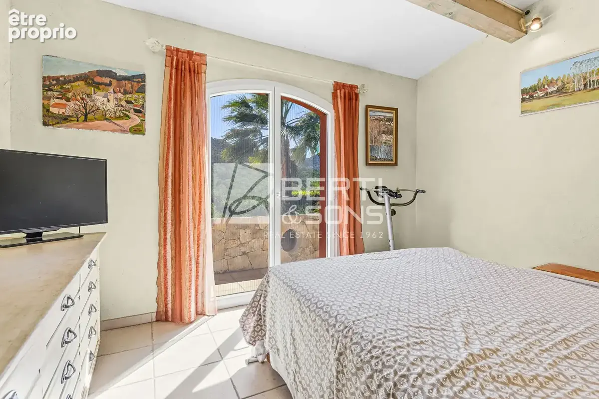 LES ADRETS DE L'ESTEREL - Très belle Villa provençale avec vue panoramique en très bon état - photo 12