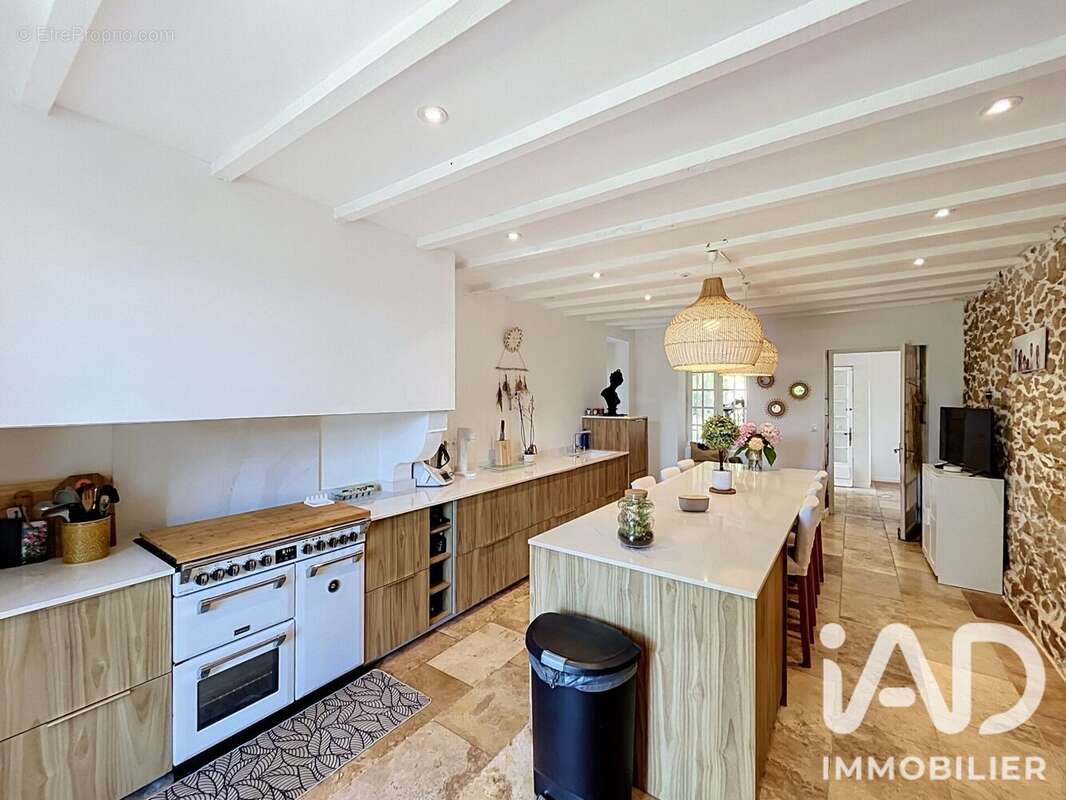 Maison 500 m² à Saint-Aubin  - photo 7