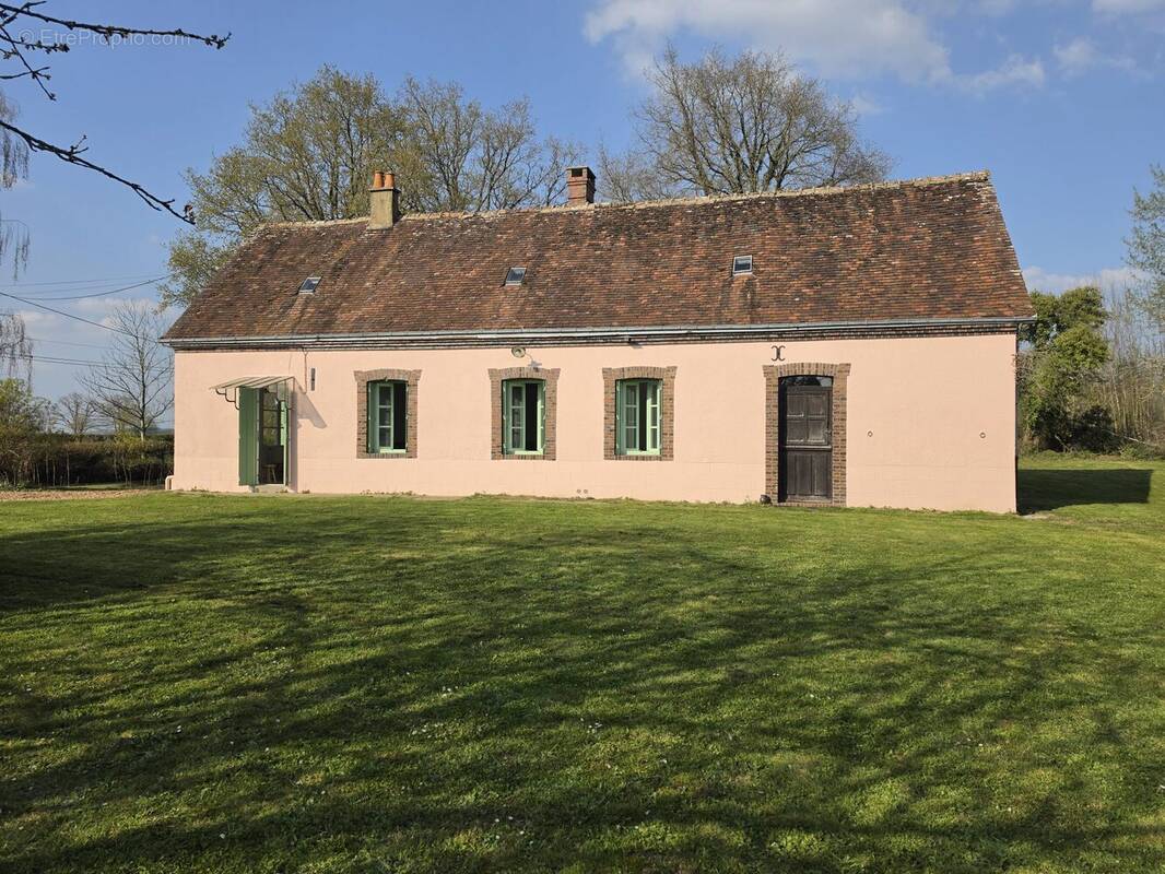 Maison à GREEZ-SUR-ROC