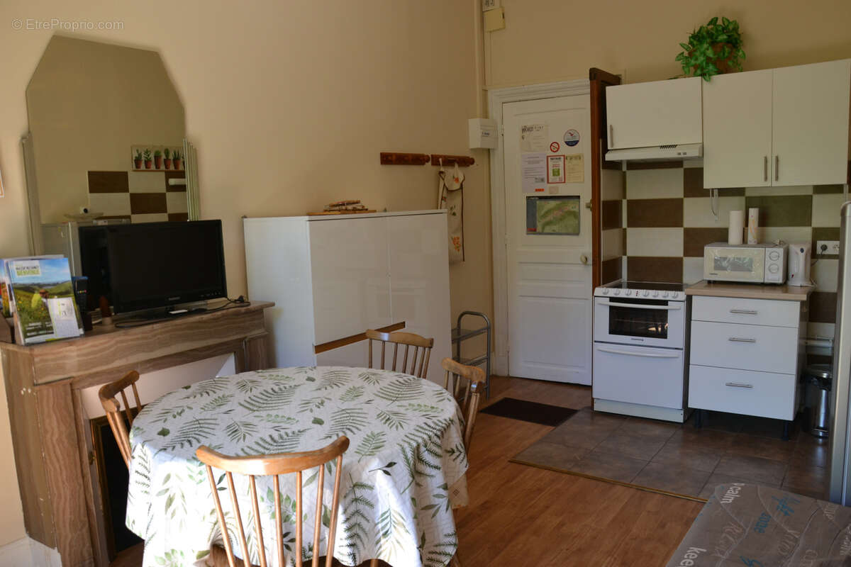 Lumineux T3 de 50m2 avec balcon et belle vue sur les montagnes - photo 2