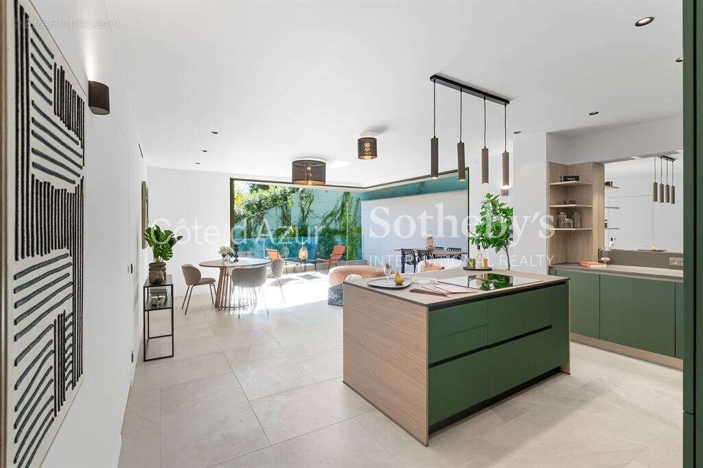 Appartement à MANDELIEU-LA-NAPOULE