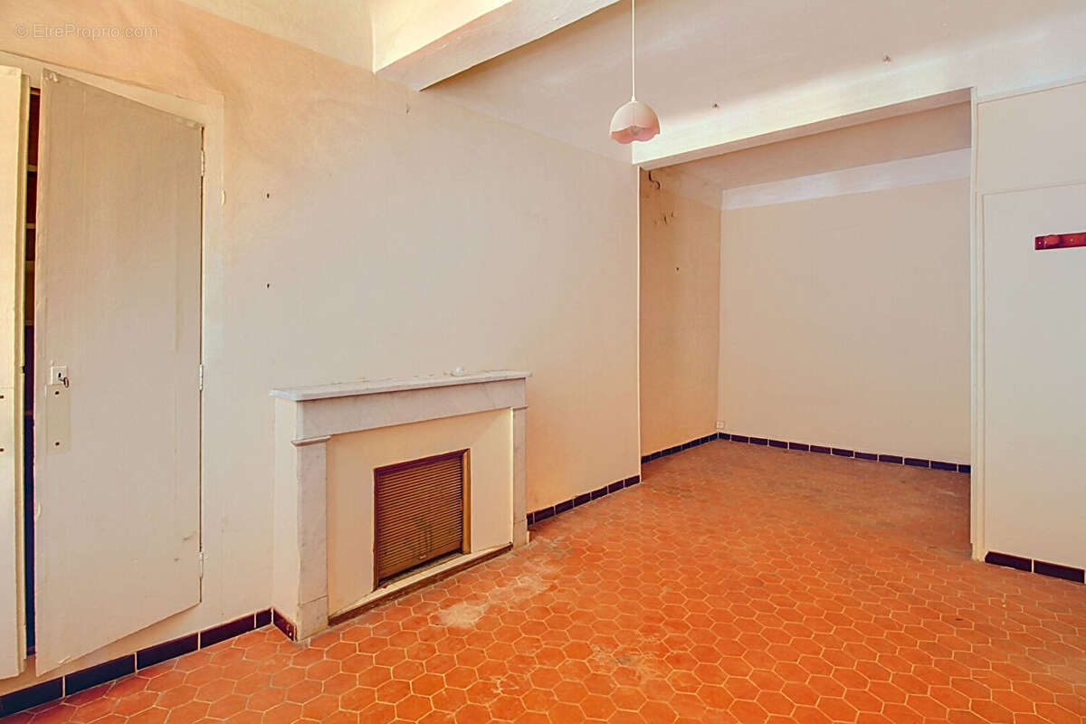 EXCLUSIVITE ! A VENDRE DRAGUIGNAN studio + appartement T2 + combles + cave - photo 3