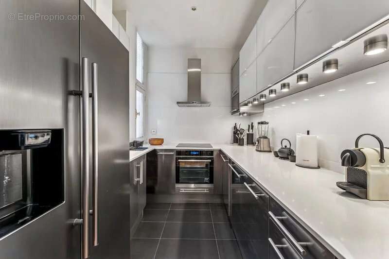 Appartement à NEUILLY-SUR-SEINE