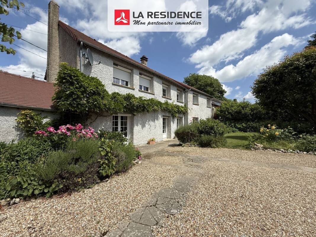 Maison à LA VILLENEUVE-EN-CHEVRIE