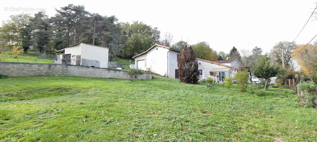 20251105_144817 - Maison à JAVERLHAC-ET-LA-CHAPELLE-SAINT-ROBERT