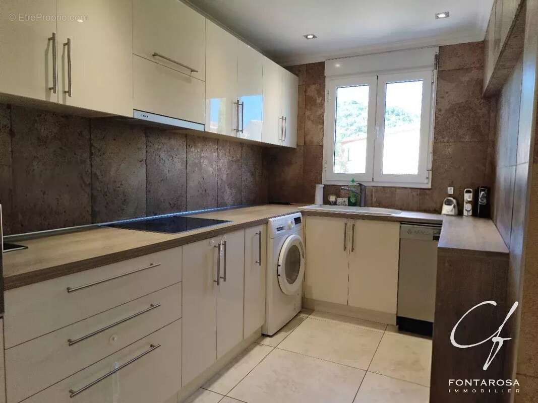 Appartement à ROQUEBRUNE-SUR-ARGENS