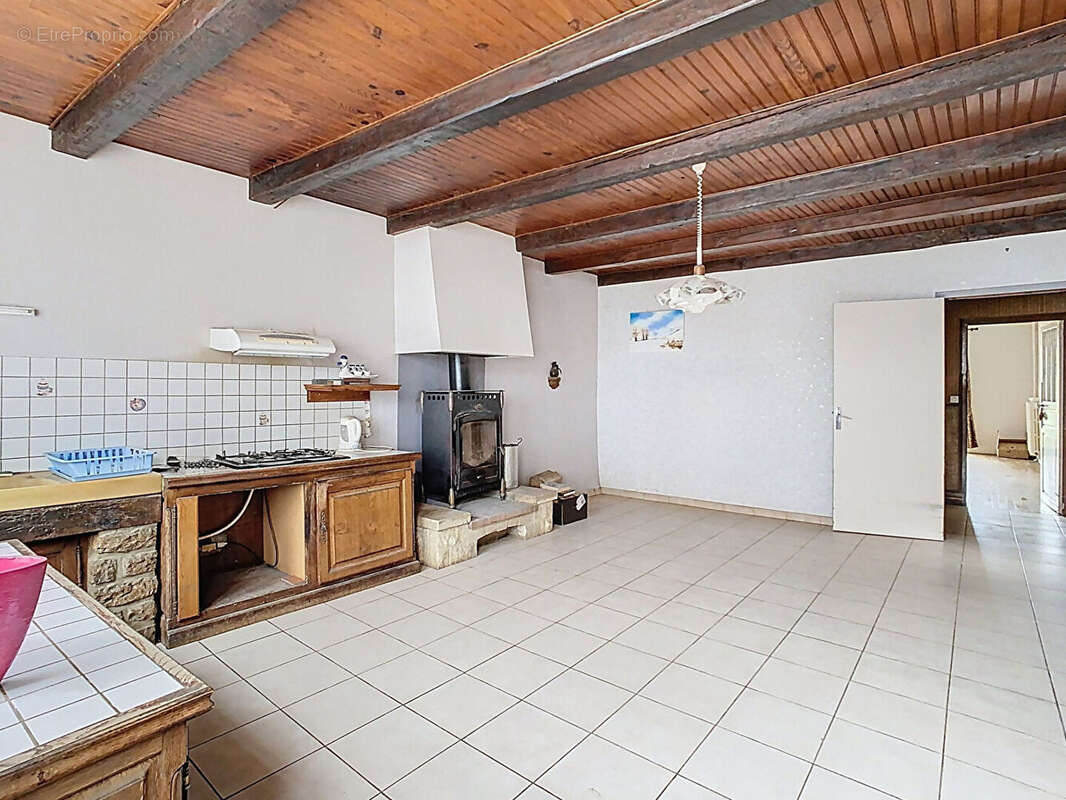 Maison à DAMPIERRE