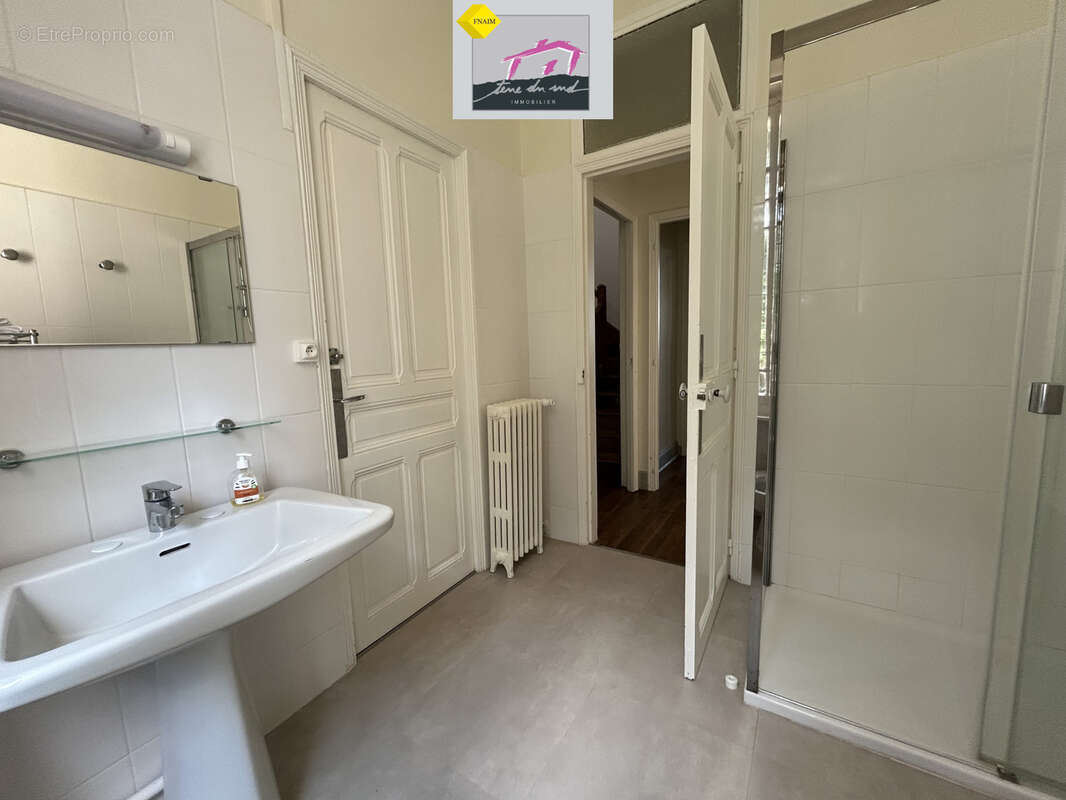 Maison bourgeoise au cœur d'un magnifique terrain avec piscine. - photo 16