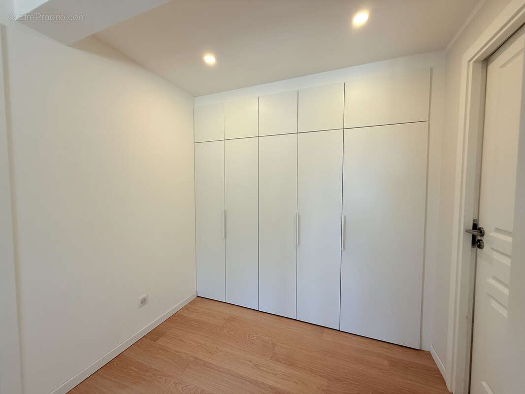 Appartement à SAINT-LAURENT-DU-VAR