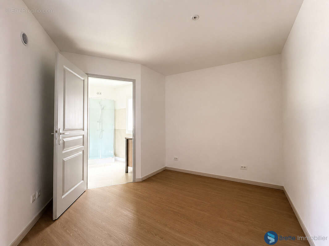 Toulon st roch - appartement t2 renove - photo 4