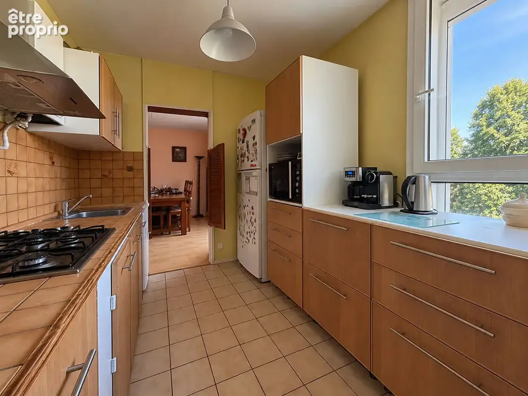 Le Bouscat - Appartement T4 de 70 m² avec terrasse, box de garage et cave - photo 5