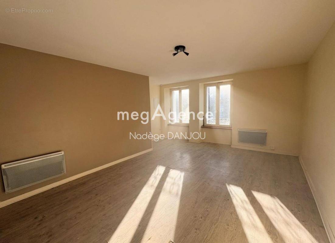 Appartement à LANDELLES-ET-COUPIGNY