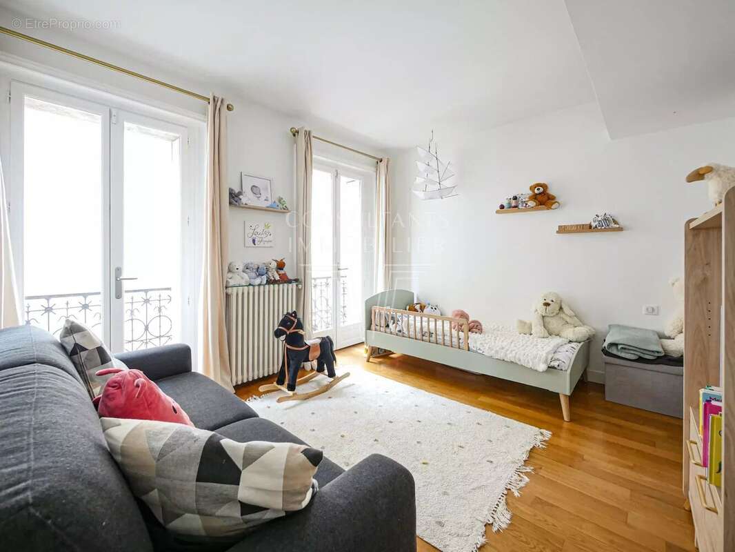 Appartement à PARIS-16E