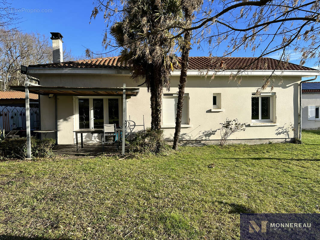 Maison à GREZAC