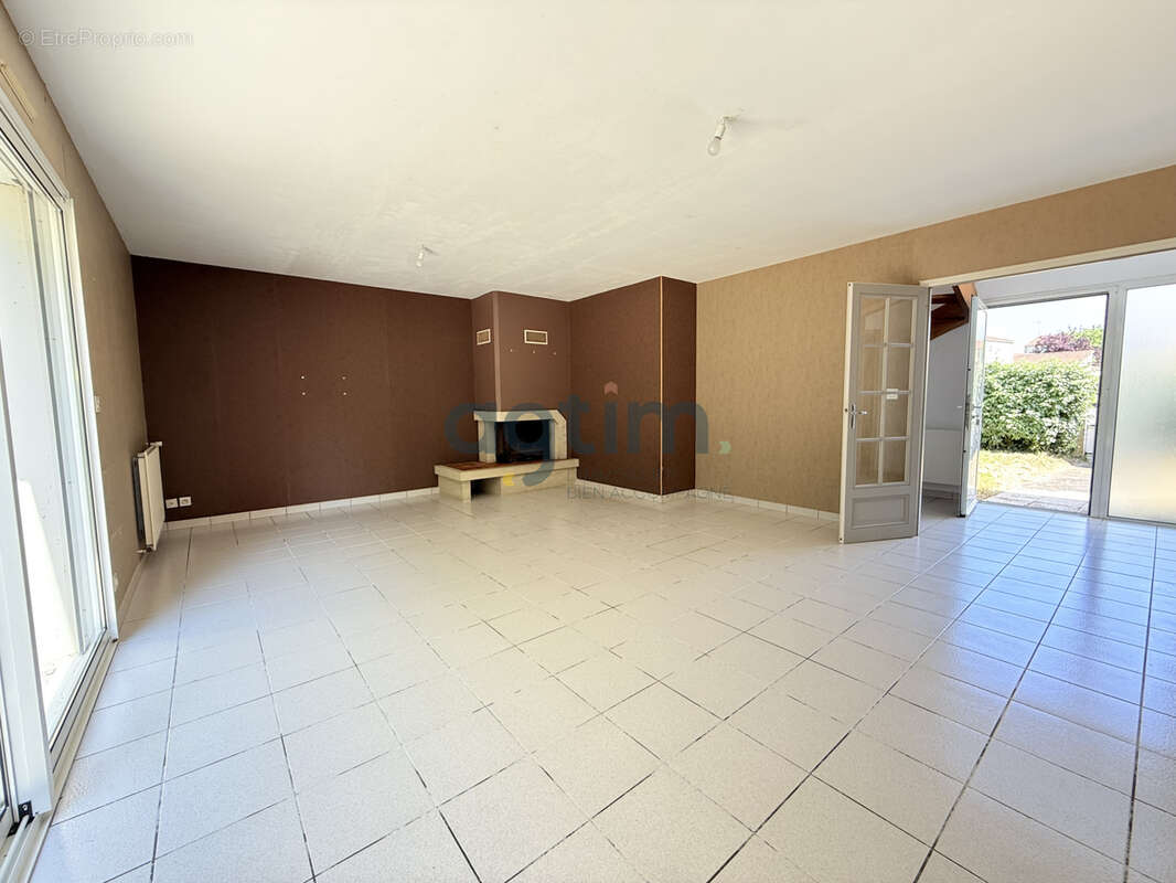25 minutes de NANTES: MONTAIGU-VENDEE, Boufféré, centre, maison à étage, 126m2 hab, 4 chambres, garage, terrai - photo 4