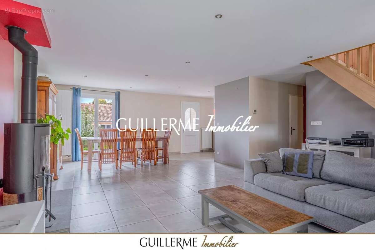 Maison à JASSANS-RIOTTIER