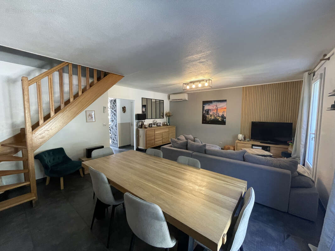 Maison à SIMIANE-COLLONGUE