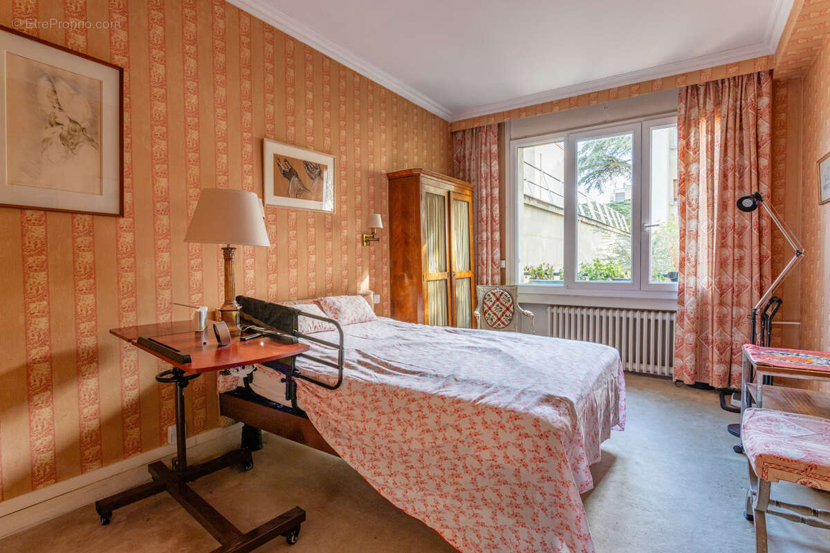 Appartement à NEUILLY-SUR-SEINE