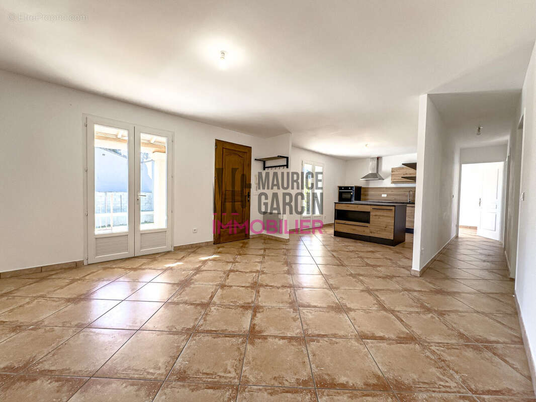 Séjour + Cuisine  - Maison à LORIOL-DU-COMTAT