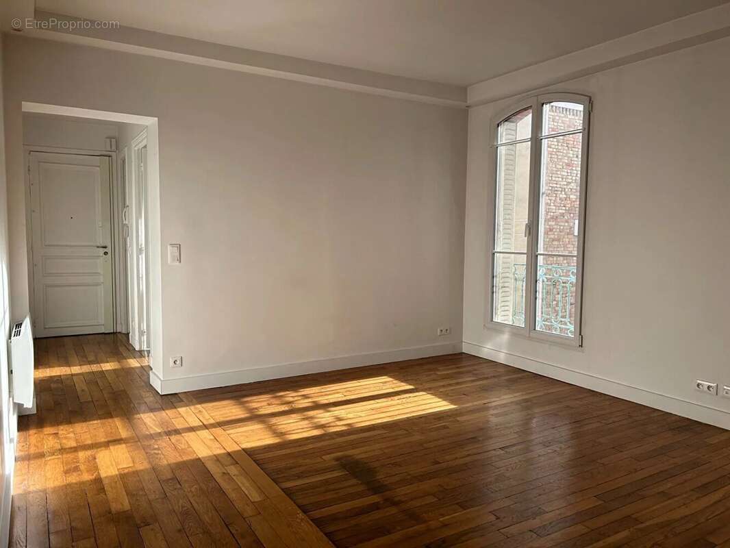 Appartement à COURBEVOIE