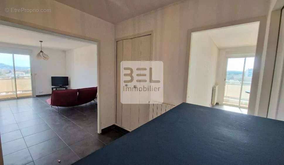 Appartement à BAGNOLS-SUR-CEZE