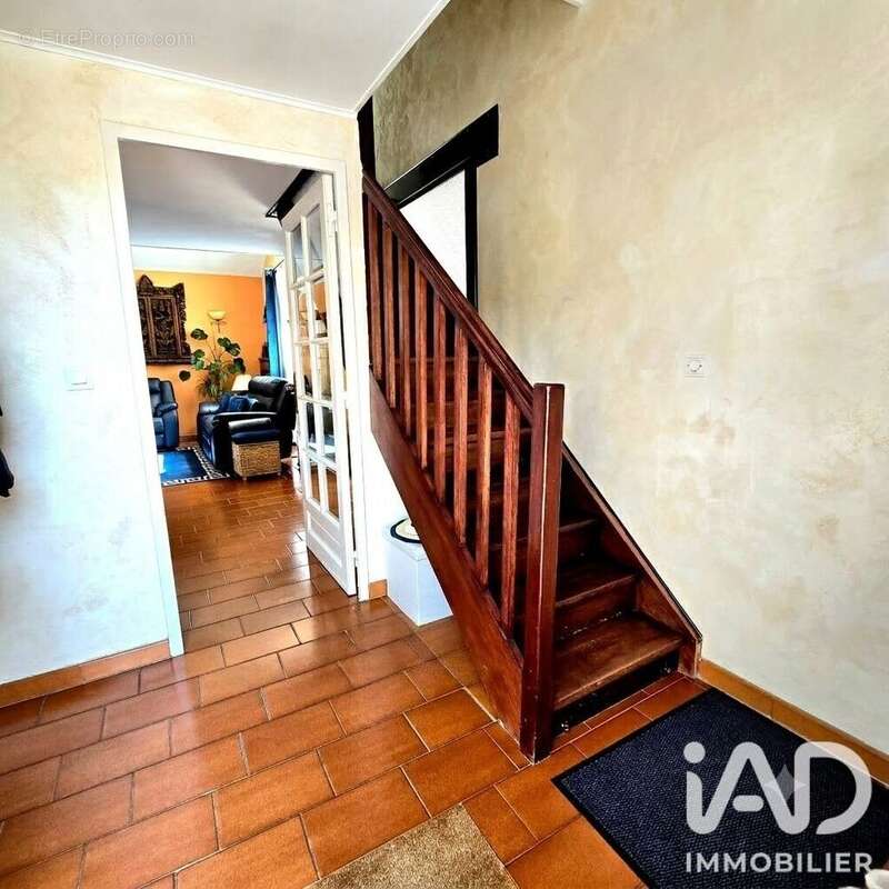 Maison 100 m² à Breuillet  - photo 8