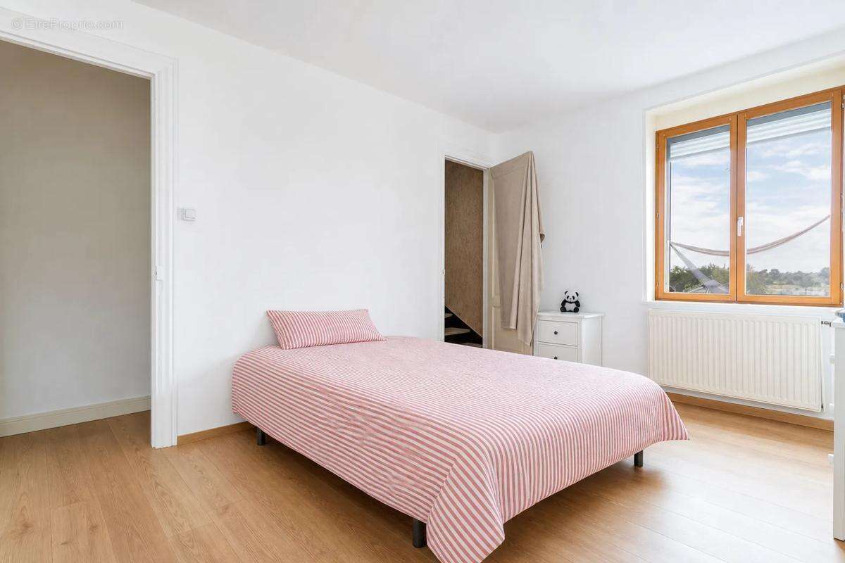 Maison 5 pièces de 84 m² avec jardin à Pérenchies - photo 5