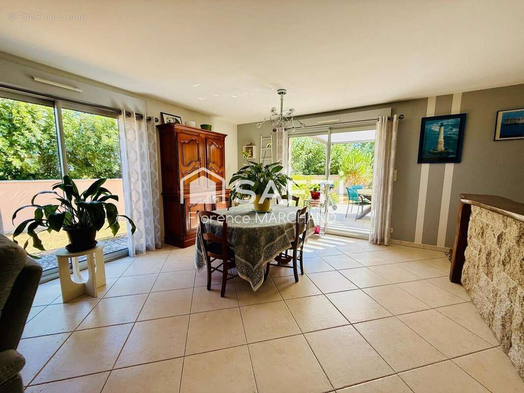 Maison 133 m² à Bessines  - photo 2