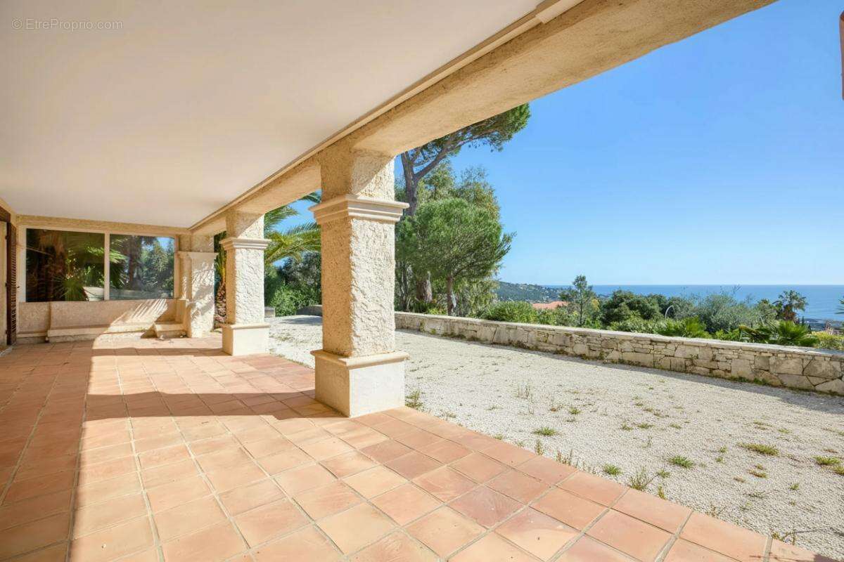 Maison à ROQUEBRUNE-SUR-ARGENS