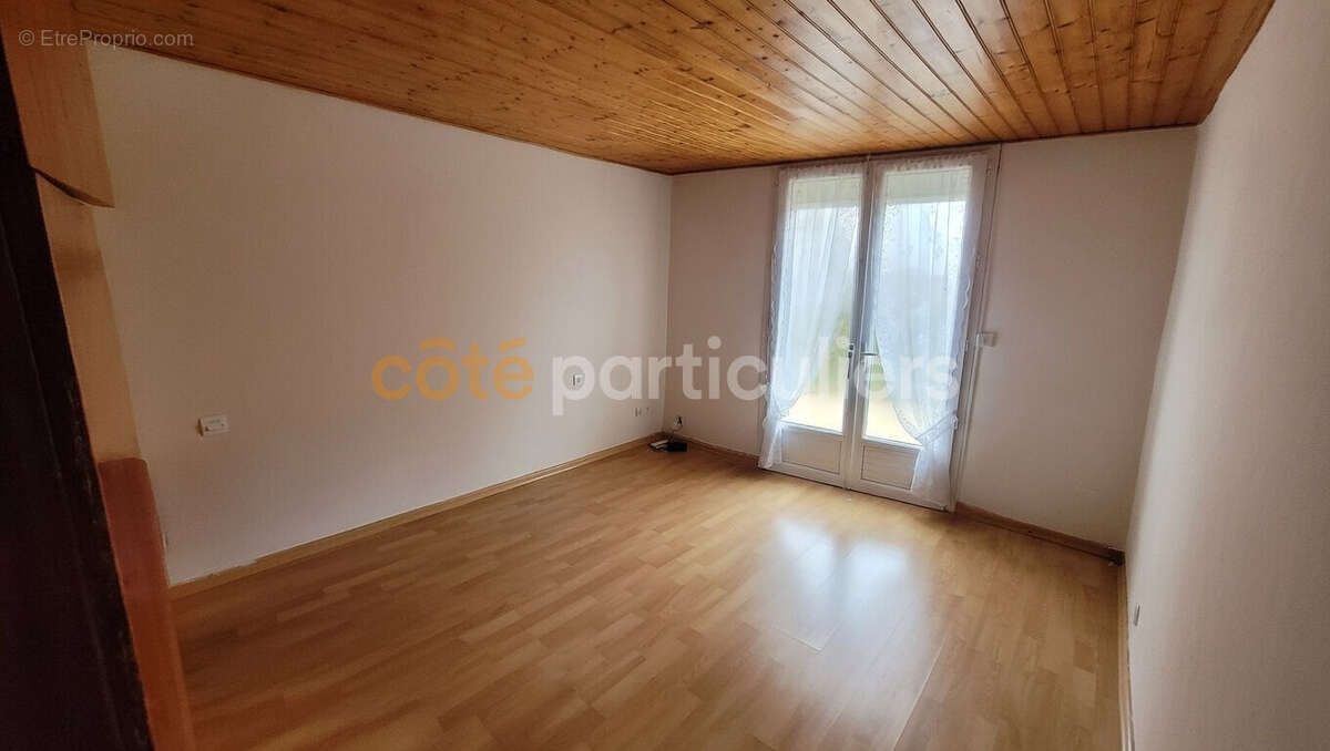 Maison située dans l'hypercentre de L'Aiguillon-La-Presqu' Île 4 pièce(s) 120.6 m2 - photo 12
