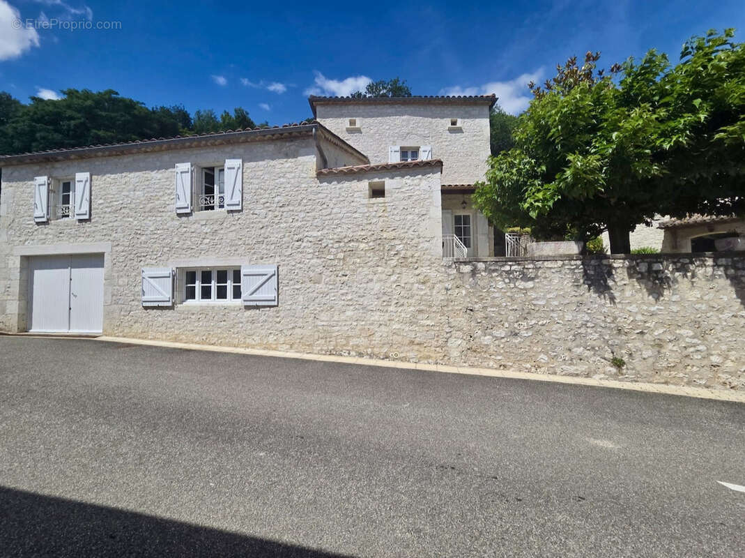 Un véritable havre de paix au cœur d'un village du Quercy. - photo 2