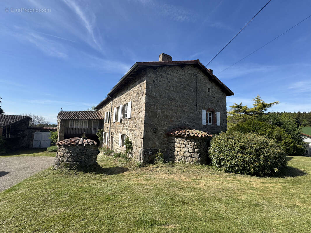 Maison à SAINT-JUST-MALMONT
