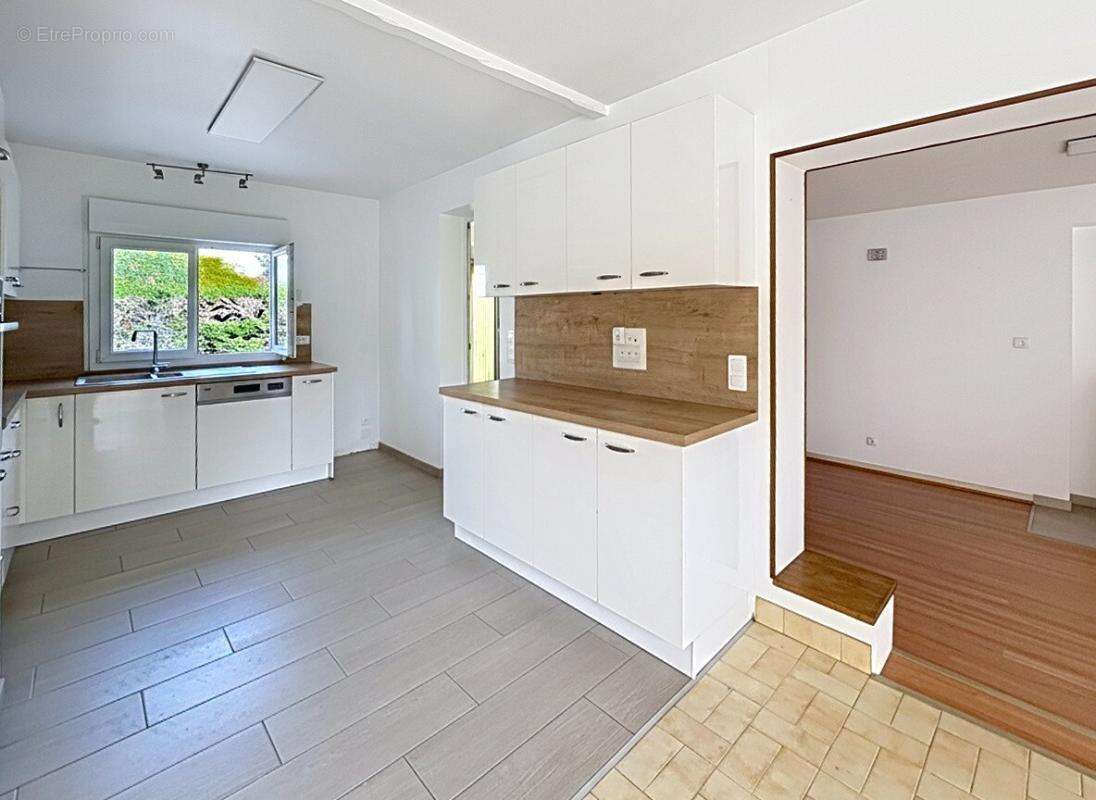 EXCLUSIVITE  THENAC Maison  de plain pied de 6 pièces 122 m2 - photo 5